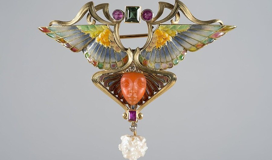 An Art Nouveau winged high-jewelry brooch in a museum collection, from the era when the brooch was fine jewelry's leading decorative object