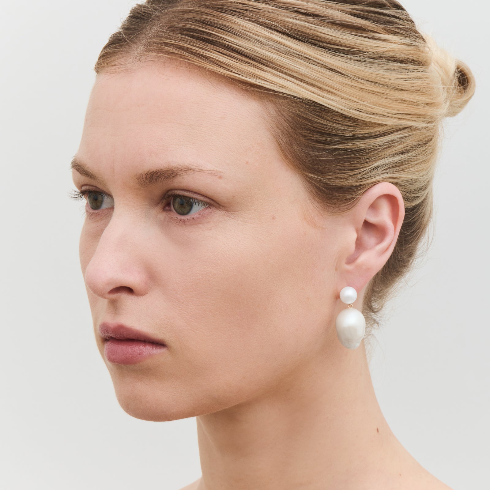 Sophie Bille Brahe Venus Blanc pearl earrings, freshwater and baroque pearls in yellow gold